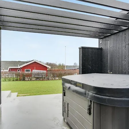 In With Sauna